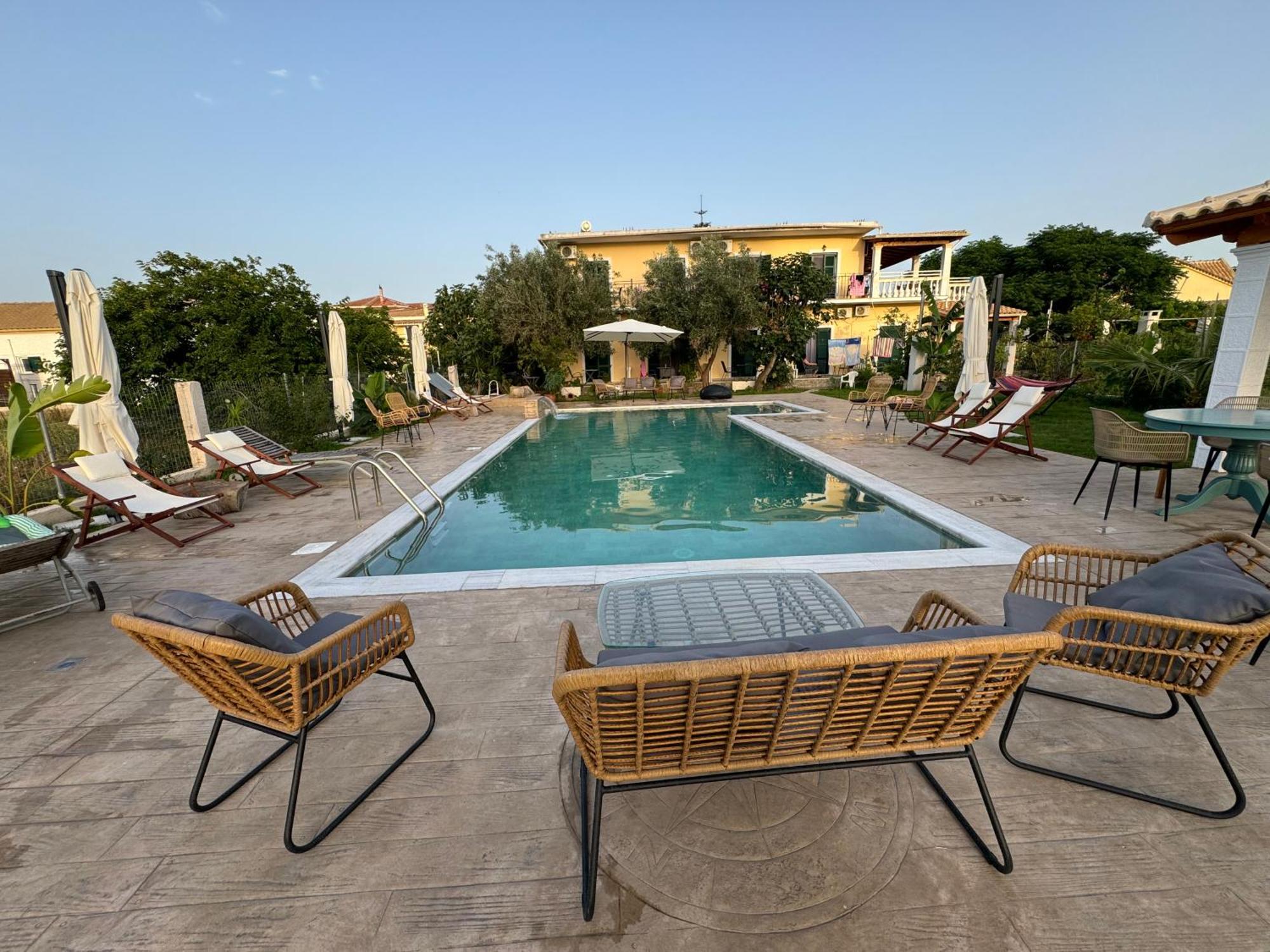 الشقق الفندقية آغيوس غيوريوسفي  Kapetanios Luxury المظهر الخارجي الصورة